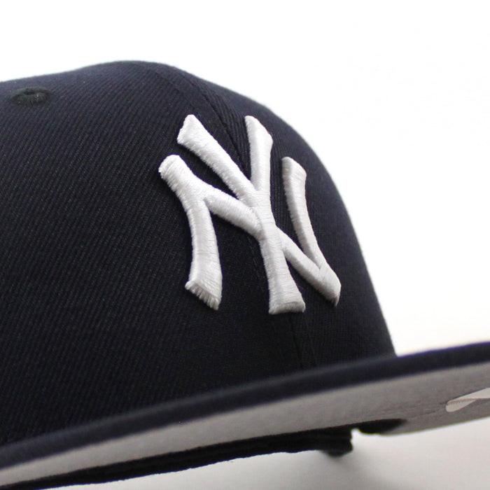 New York Yankees x SEINFELD New Era 59Fifty Fitted Hat (Navy Gray Under Brim)
