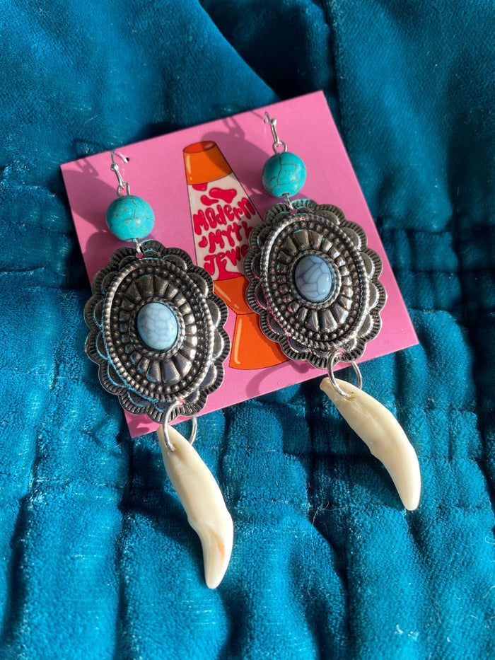 Concho +Coyote Teeth Earrings Lainey Wilson