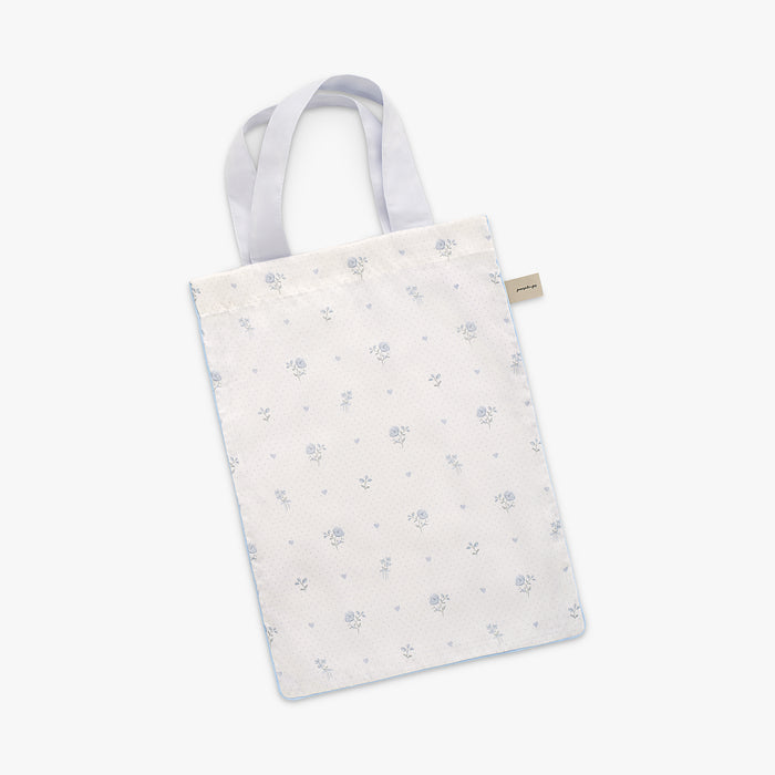 Tote bag in Ditsy Floral in Blue.