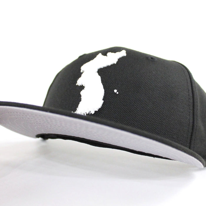 HANBANDO New Era 59Fifty Fitted Hat (Black Gray Under Brim)