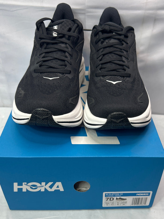 HOKA Men’s Clifton 10 BWHT Size 7D *New