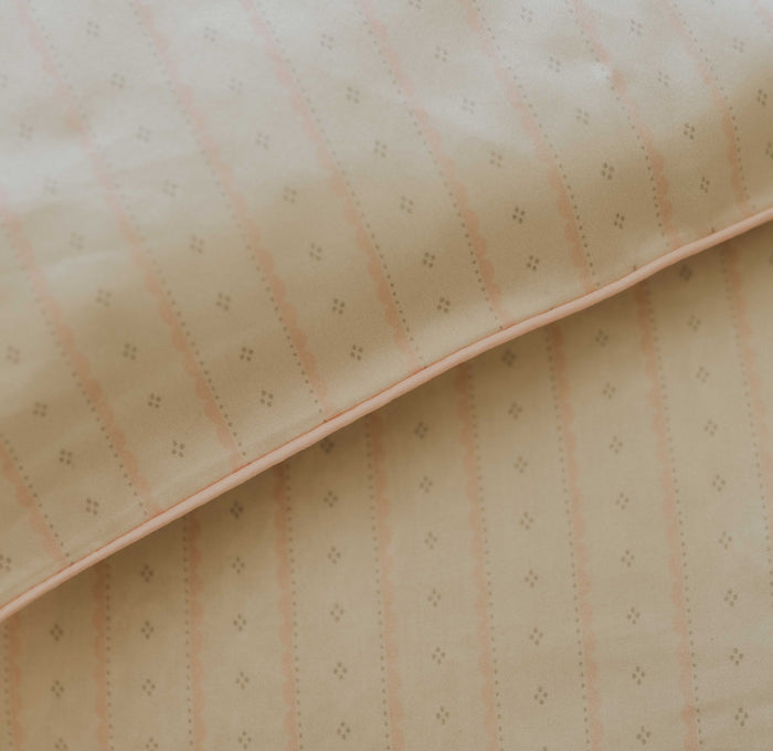 Petal Scallops Baby Duvet in Pink up close shot
