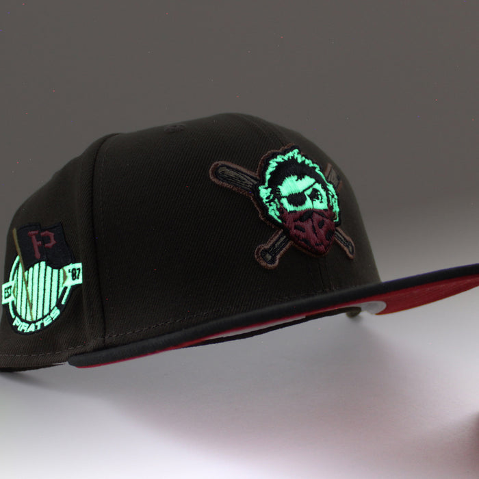 Pittsburgh Pirates TEAM FLAG 59Fifty New Era Fitted Hat (GITD Walnut Black Red Under Brim)