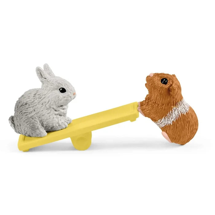 Schleich Farm World Rabbit & Guinea Pig Hutch 14 Pce