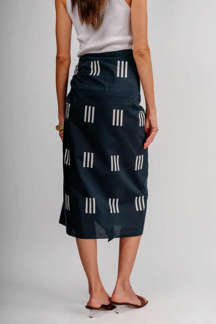 Tasman Sarong | Obsidian & Stone